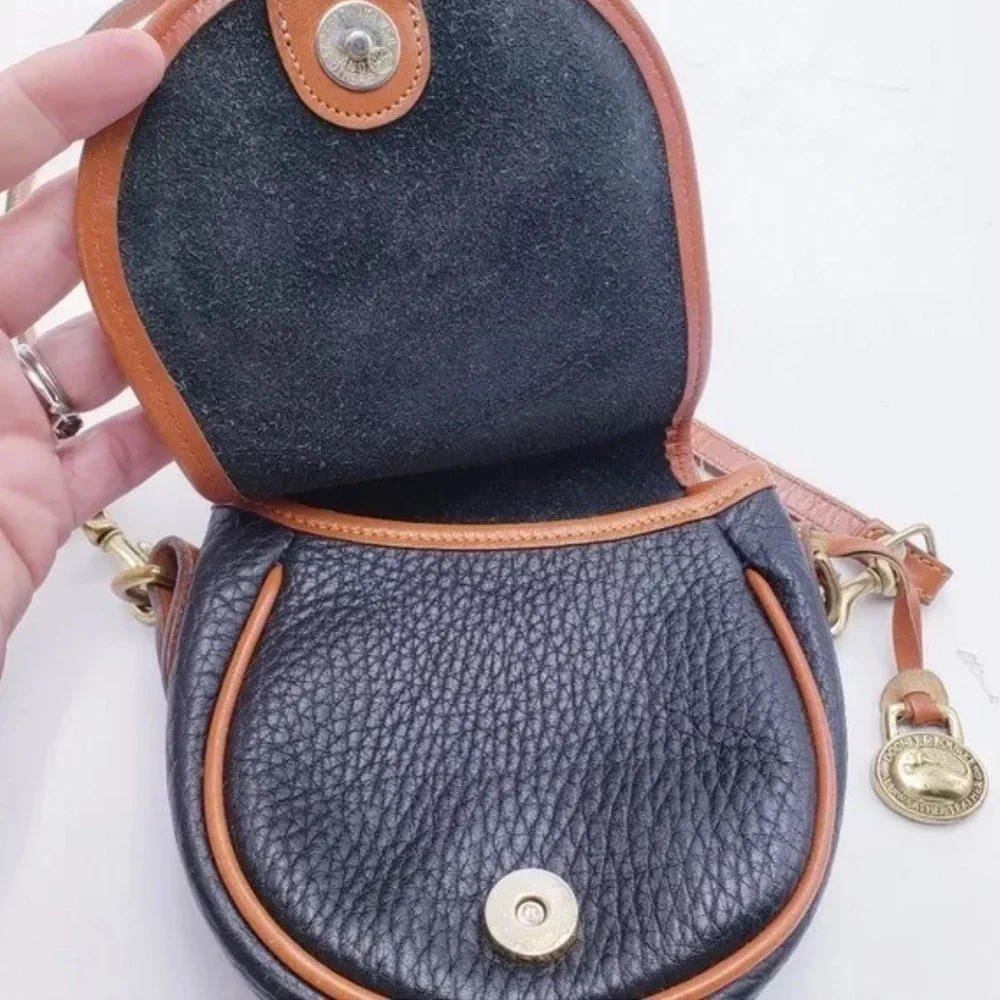 Dooney & Bourke Big Duck Crossbody Purse Black Tan Shoulder Bag - Picture 6 of 12